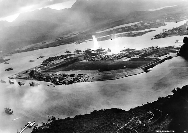 Attack_on_Pearl_Harbor_Japanese_planes_view-600x427.jpg