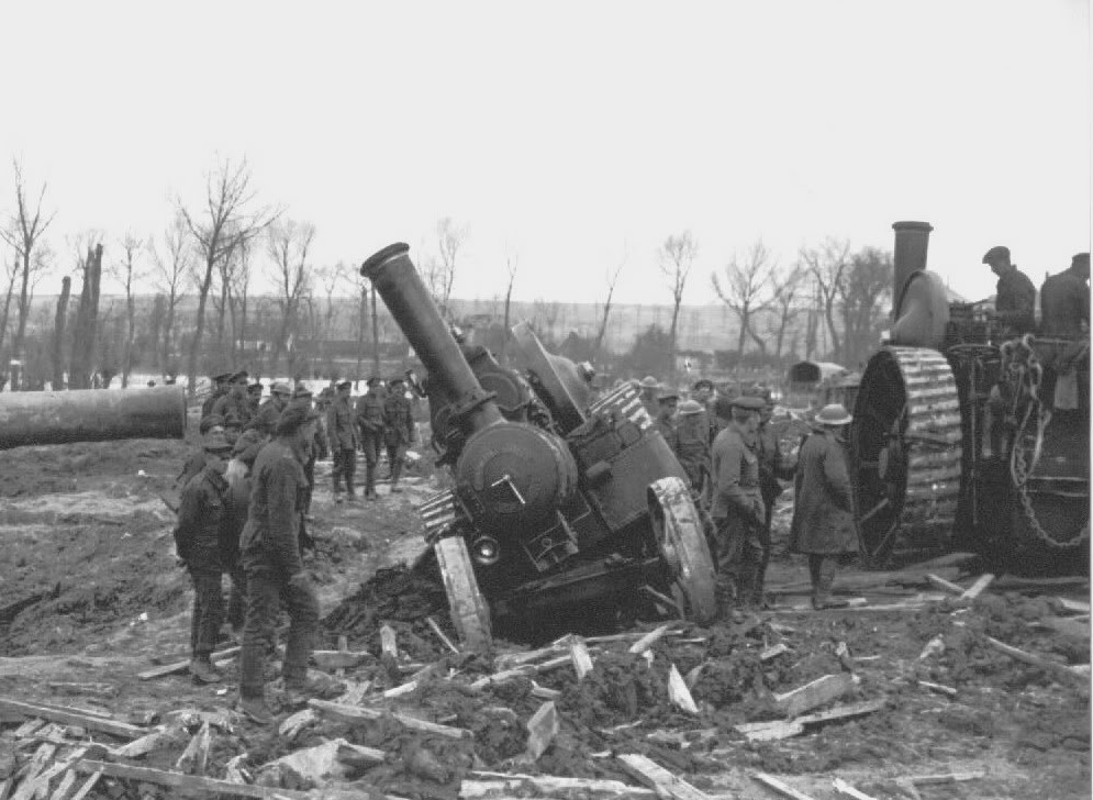 Steam traction engines on the western front.jpg